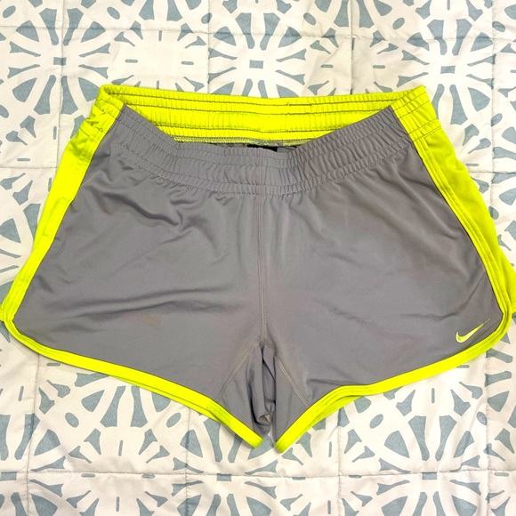 Nike Women’s Dri-Fit Fly Knit Training Shorts Gray/Neon SIZE XS - Picture 1 of 5